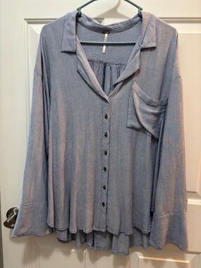 Free People Light Blue Button-Down Relaxed Shirt small EUC